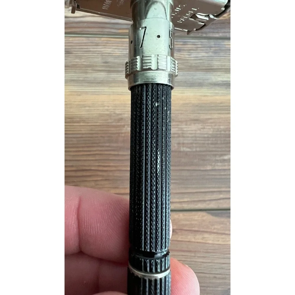 Vintage 1973 Gillette Black Beauty Adjustable Safety Razor T-2 TTO Double Edge